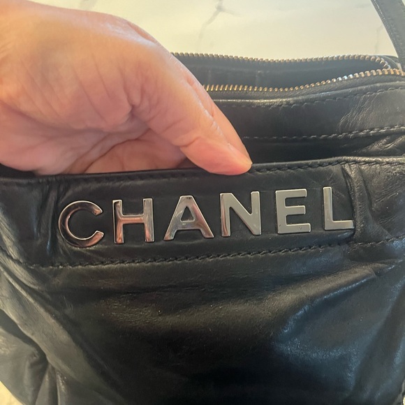 CHANEL Black Leather Handbag with Silver Details - Picture 3 of 13